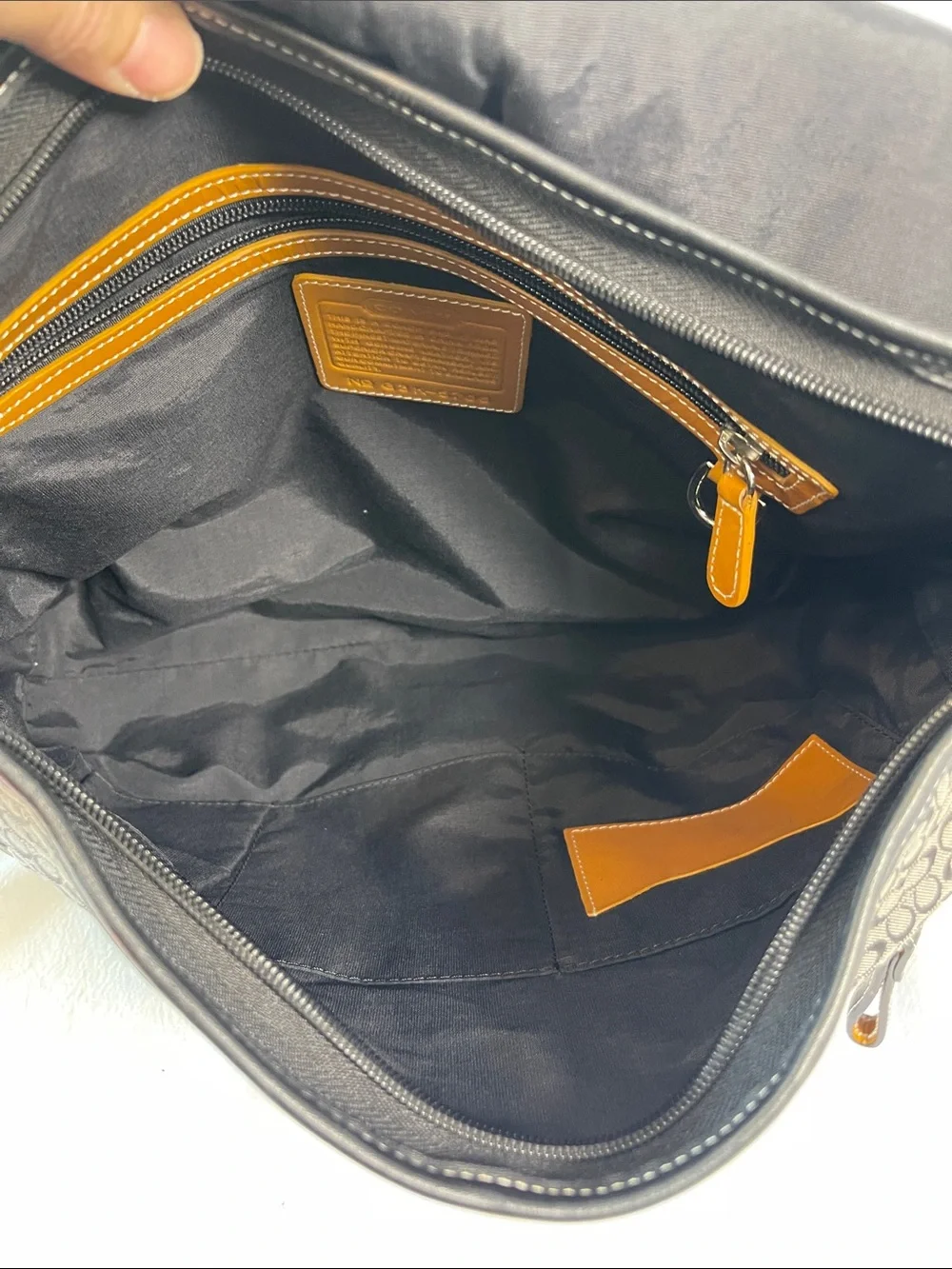 Coach  G3K-5706 1993 Vintage Small C Signature Messenger Saddle Bag
